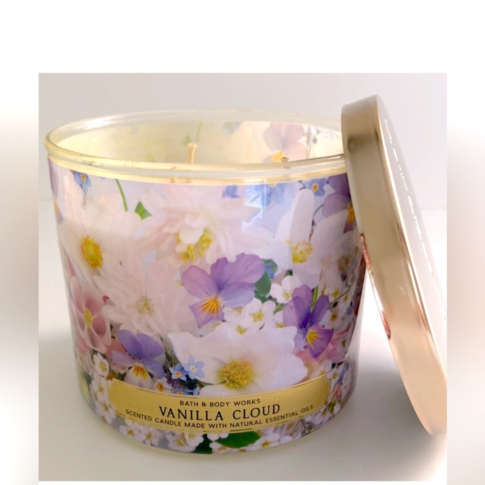 BATH & BODY WORKS VANILLA CLOUD SCENTED 3- WICK CANDLE NWT‼️ - Picture 3 of 8